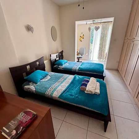 4 Bedroom - Huge Outdoor ! Private Pool ! וילה *