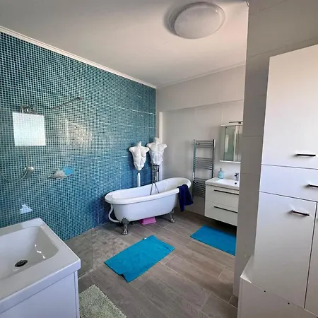 Villa 4 Bedroom - Huge Outdoor ! Private Pool ! Peyia