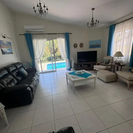 4 Bedroom - Huge Outdoor ! Private Pool ! וילה *