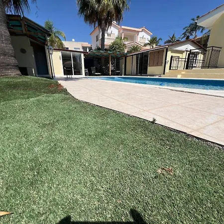 4 Bedroom - Huge Outdoor ! Private Pool ! Villa