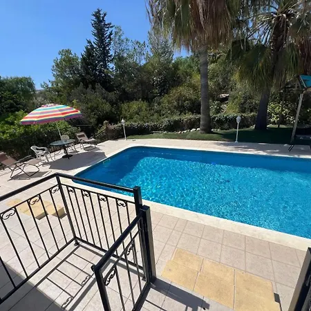 4 Bedroom - Huge Outdoor ! Private Pool ! Βίλα Πέγεια