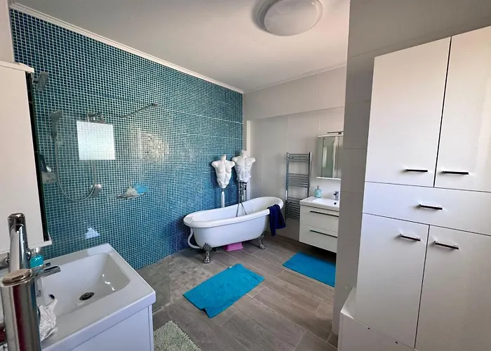 Vila 4 Bedroom - Huge Outdoor ! Private Pool ! Pegeia