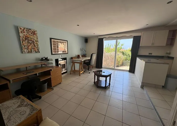 4 Bedroom - Huge Outdoor ! Private Pool !