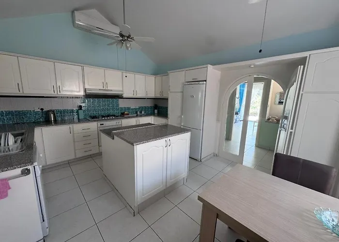 4 Bedroom - Huge Outdoor ! Private Pool ! Pegeia