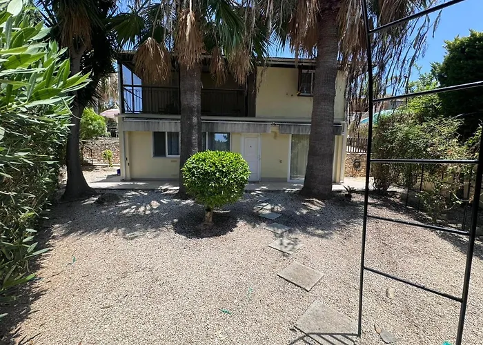 Vila 4 Bedroom - Huge Outdoor ! Private Pool ! Pegeia